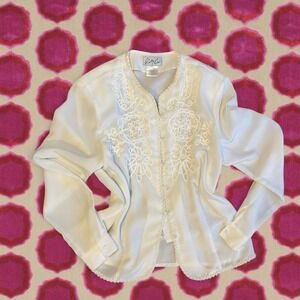 White vintage blouse (80s–90s) with delicate embroidery